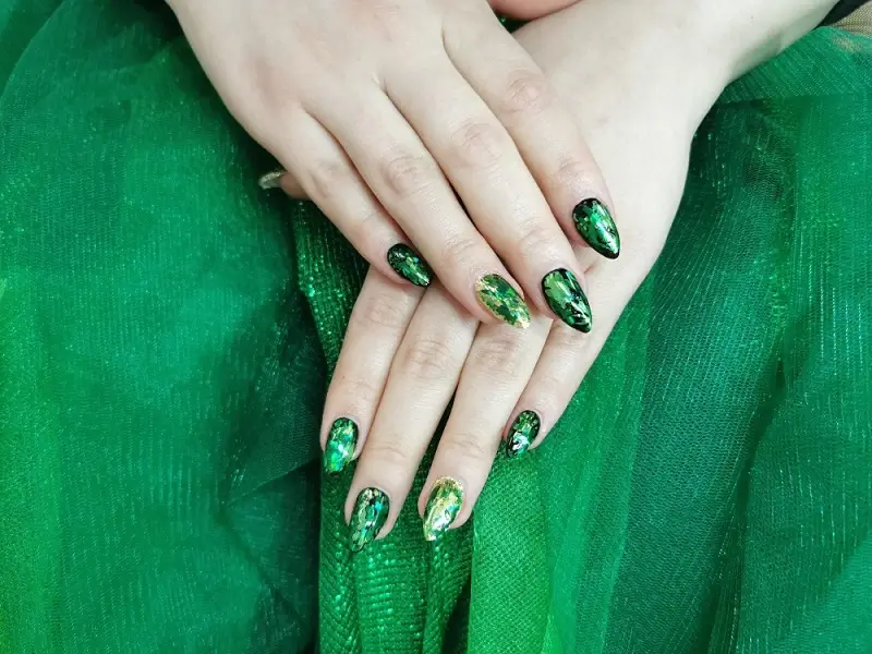 peridot nail design with green outfit